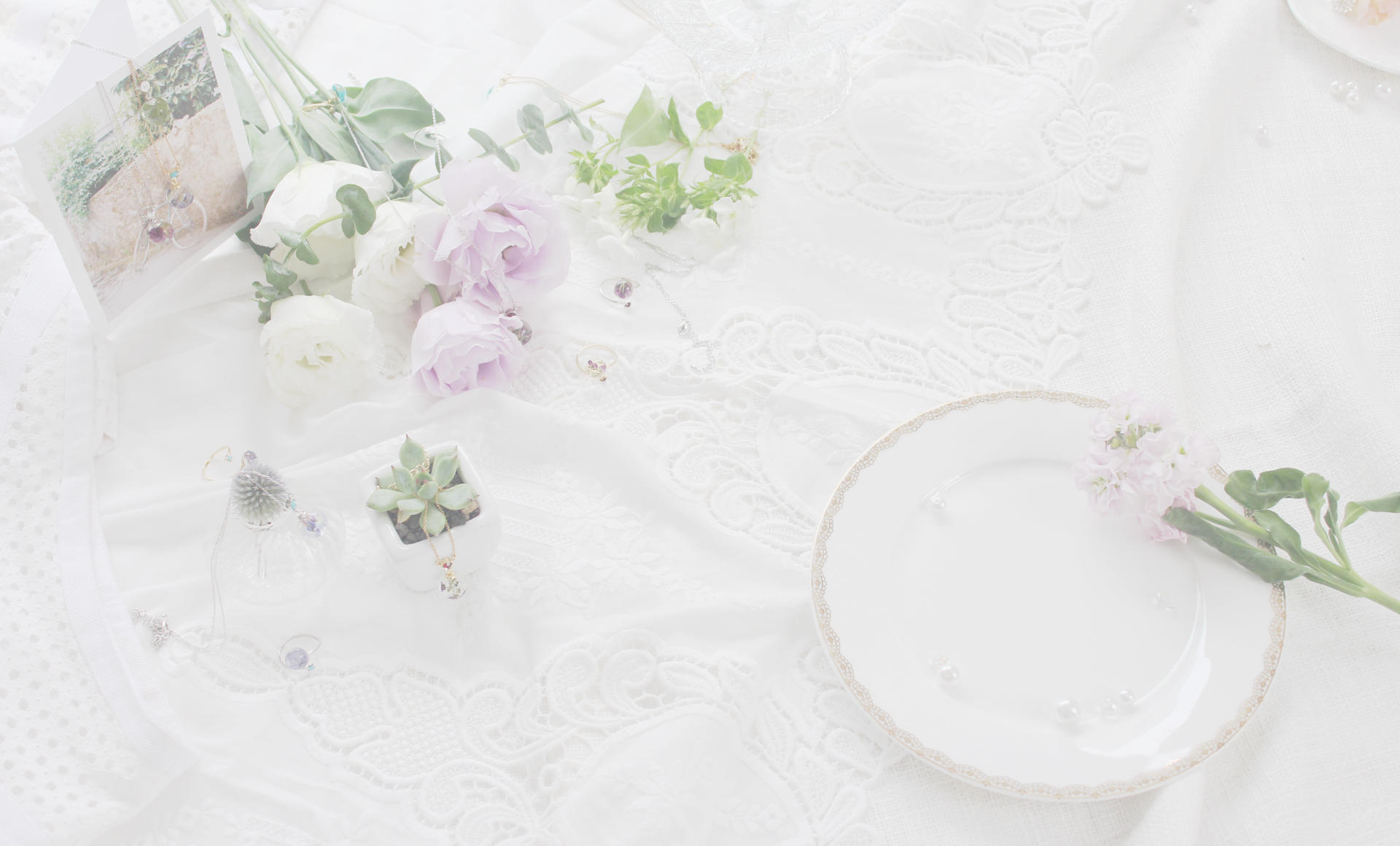 <i class="box">Sherny Aile</i><i>ALL HANDMADE ITEM</i>
